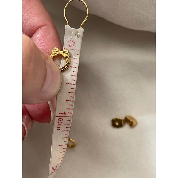 Vintage Gold Tone Wreath Earrings - Picture 9 of 9